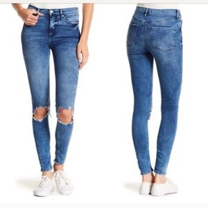 FREE PEOPLE High Waisted Busted Knee‎ Skinny Jeans